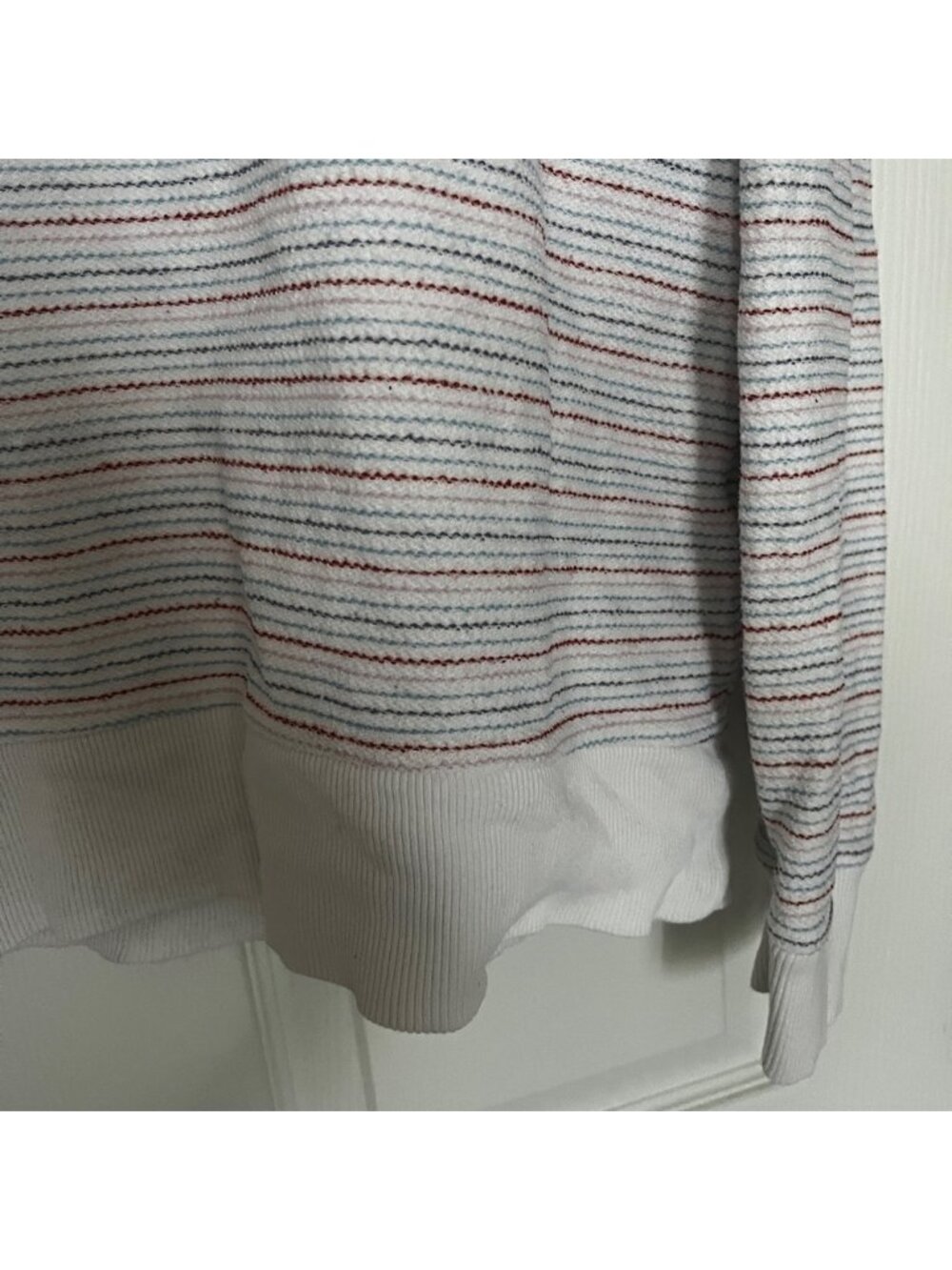 Universal Threads Crew Neck - Picture 6 of 7